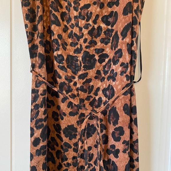 NWOT! “Gianni Bini” Leopard jumpsuit cropped legs. - Picture 5 of 11